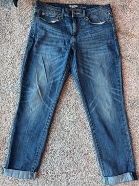 Levi's Denizen Boyfriend Jeans in Dark Blue Wash. Size 9